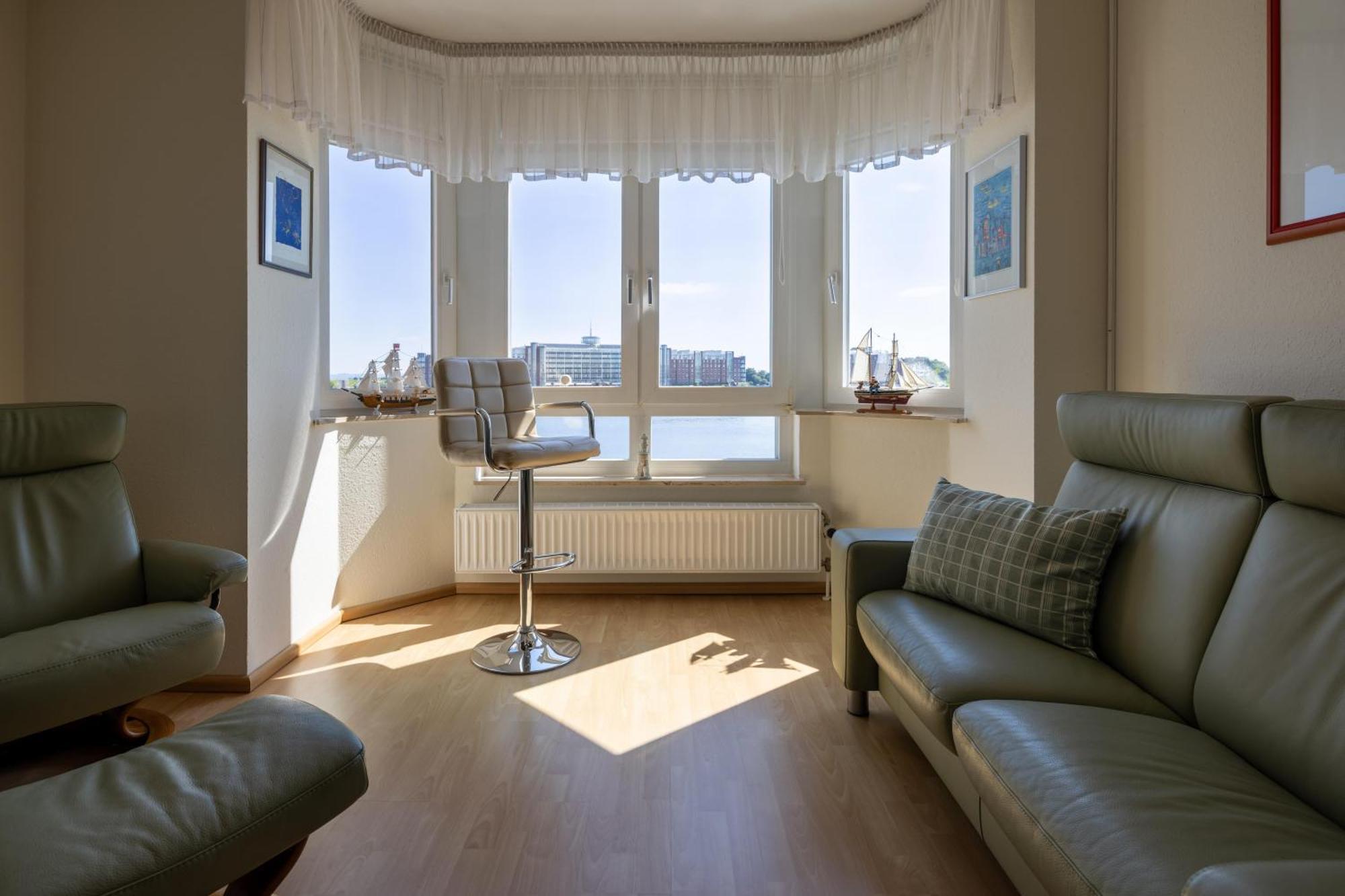 Gemuetliche Ferienwohnung Mit Meerblick Direkt Am Hafen Wilhelmshaven Luaran gambar